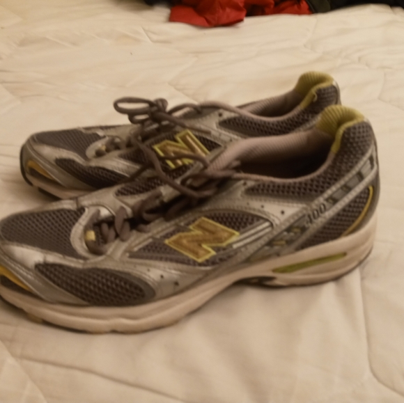 Used new balance shoes size 7.5 - Picture 6 of 10
